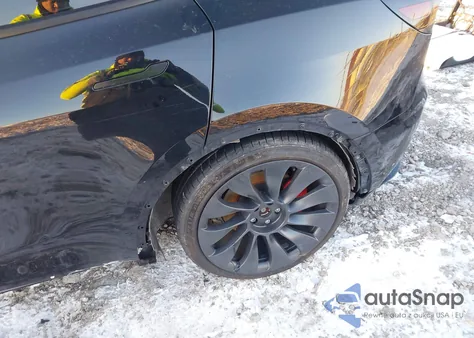 2022 Tesla Model Y Performance Dual Motor All-Wheel Drive z USA, uszkodzony, nr VIN 7SAYGDEF9NF397030